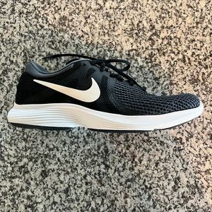 Nike Revolution 4 women’s running shoe